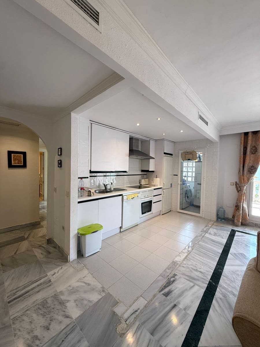 2 slaapkamer Appartement te koop in Marbella met zwembad garage - € 379.000 (Ref: 9940825)