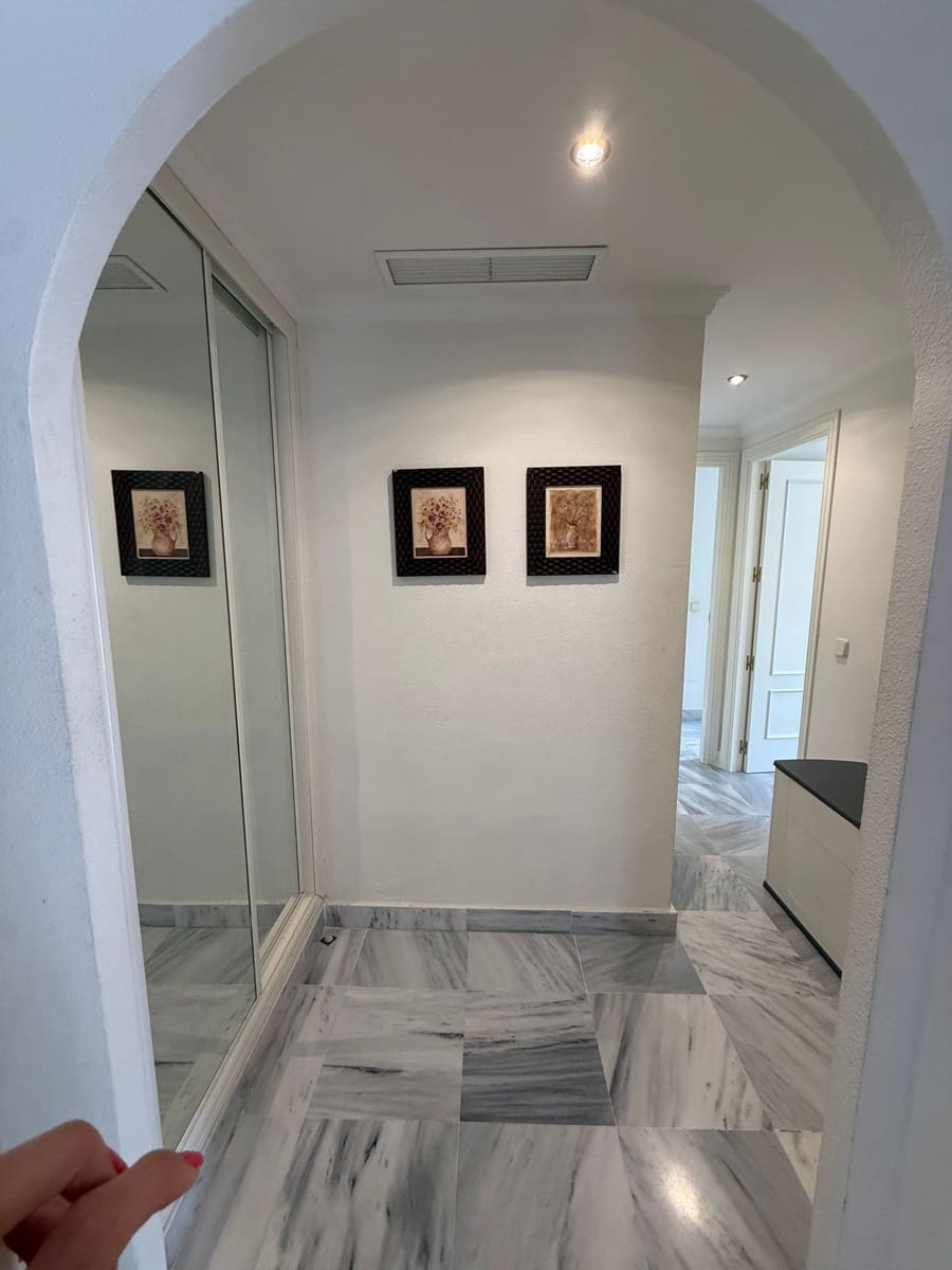 2 slaapkamer Appartement te koop in Marbella met zwembad garage - € 379.000 (Ref: 9940825)