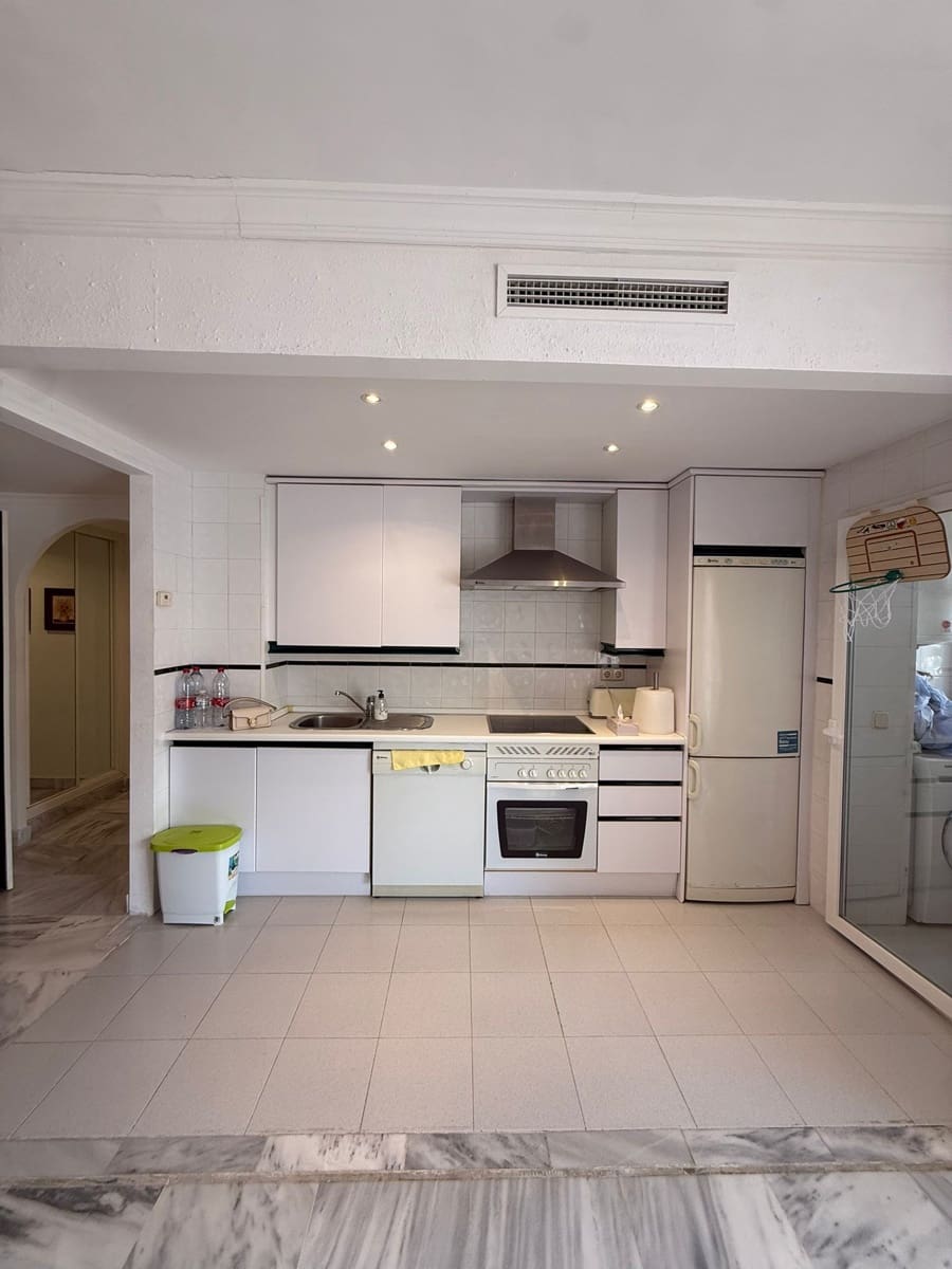 2 slaapkamer Appartement te koop in Marbella met zwembad garage - € 379.000 (Ref: 9940825)