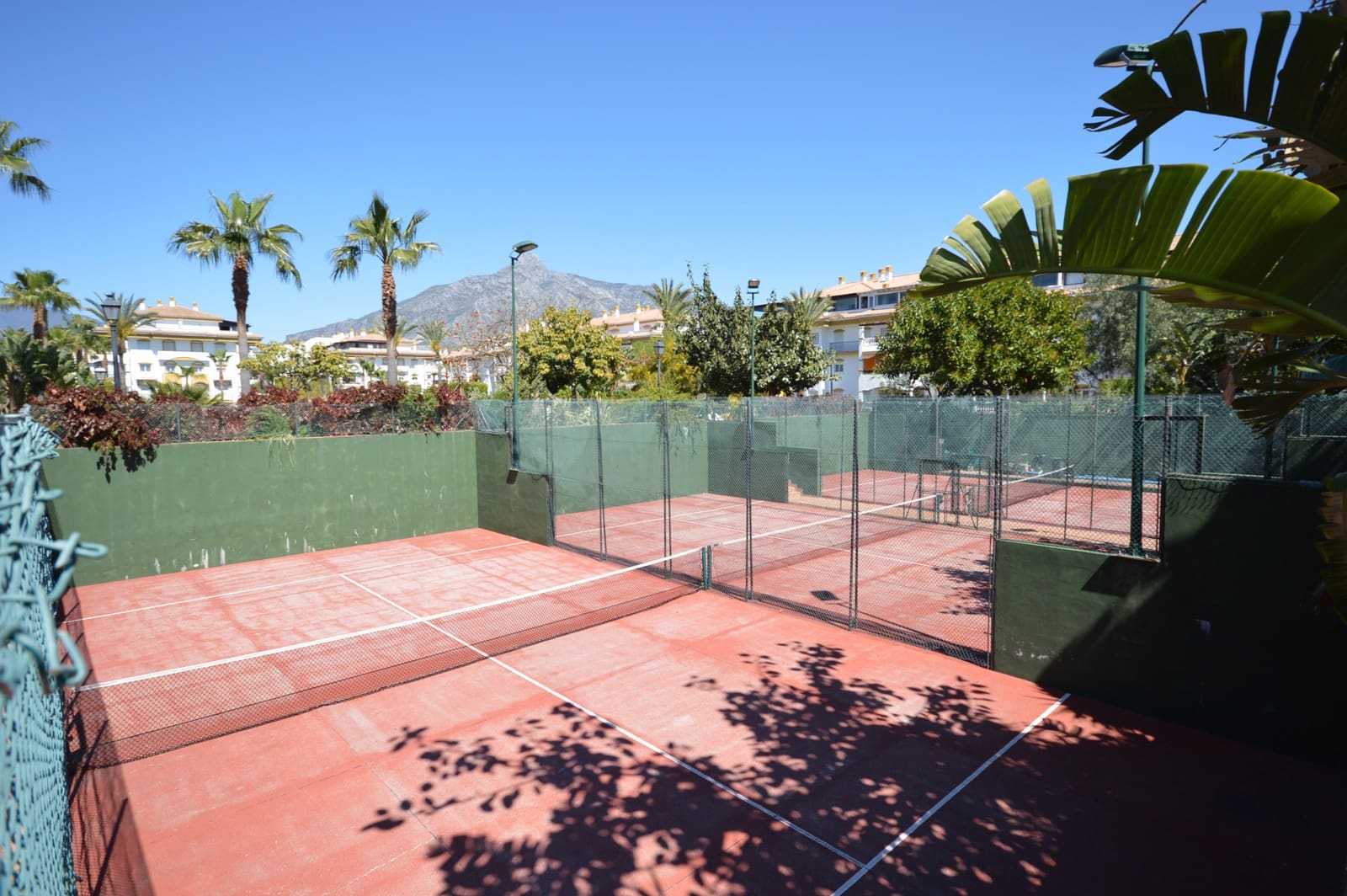 2 slaapkamer Appartement te koop in Marbella met zwembad garage - € 379.000 (Ref: 9940825)