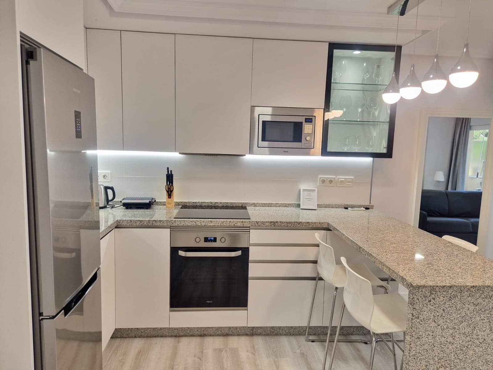1 soverom Leilighet til salgs i Marbella med svømmebasseng garasje - € 320 000 (Ref: 9948553)