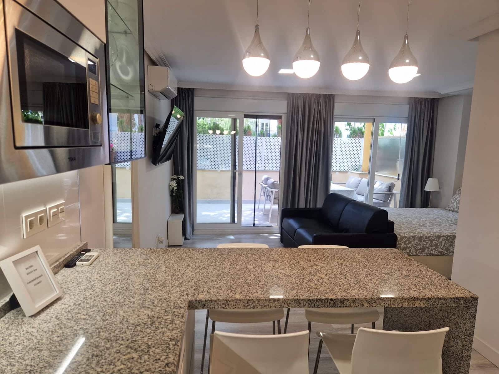 1 soverom Leilighet til salgs i Marbella med svømmebasseng garasje - € 320 000 (Ref: 9948553)