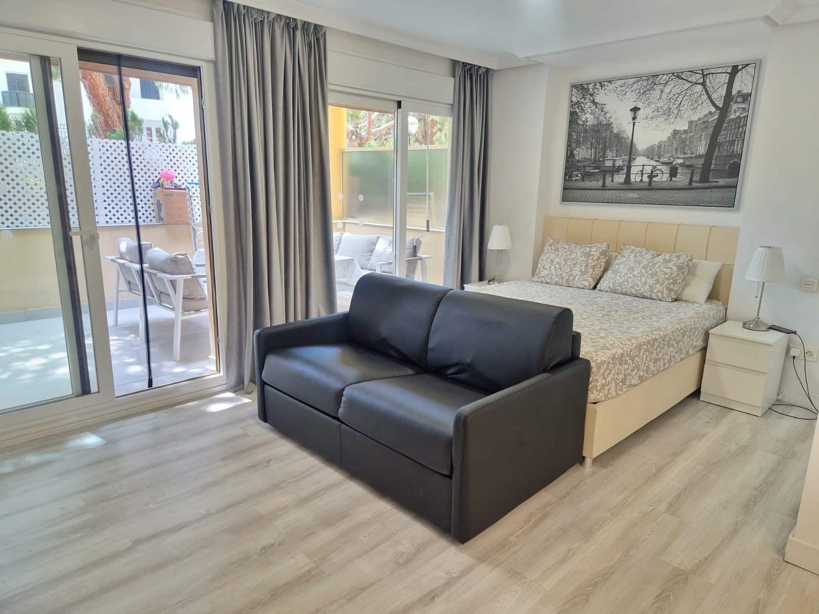 1 soverom Leilighet til salgs i Marbella med svømmebasseng garasje - € 320 000 (Ref: 9948553)