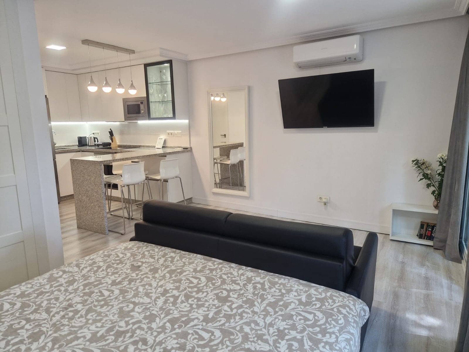 1 soverom Leilighet til salgs i Marbella med svømmebasseng garasje - € 320 000 (Ref: 9948553)