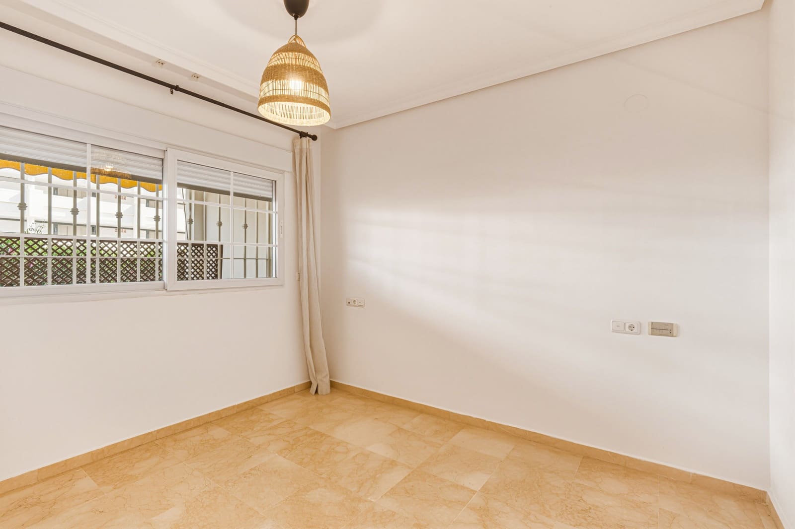 2 makuuhuone Huoneisto myytävänä paikassa Marbella mukana uima-altaan 
autotalli - 550 000 € (Ref: 9953431)