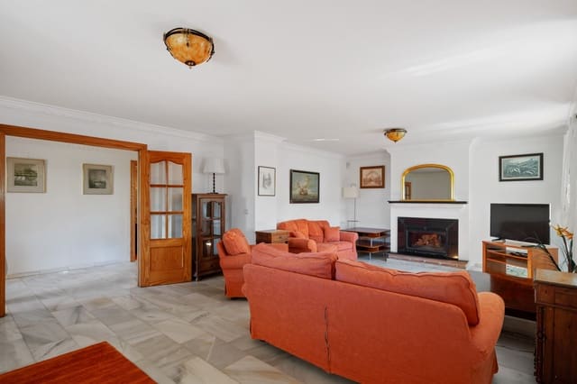 4 soveværelse Villa til salg i Estepona med swimmingpool garage - € 850.000 (Ref: 9953432)