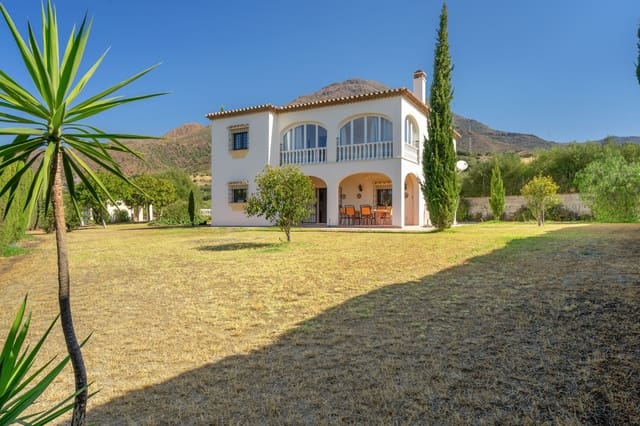 4 soveværelse Villa til salg i Estepona med swimmingpool garage - € 850.000 (Ref: 9953432)