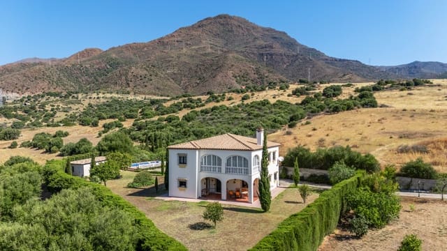 4 soveværelse Villa til salg i Estepona med swimmingpool garage - € 850.000 (Ref: 9953432)