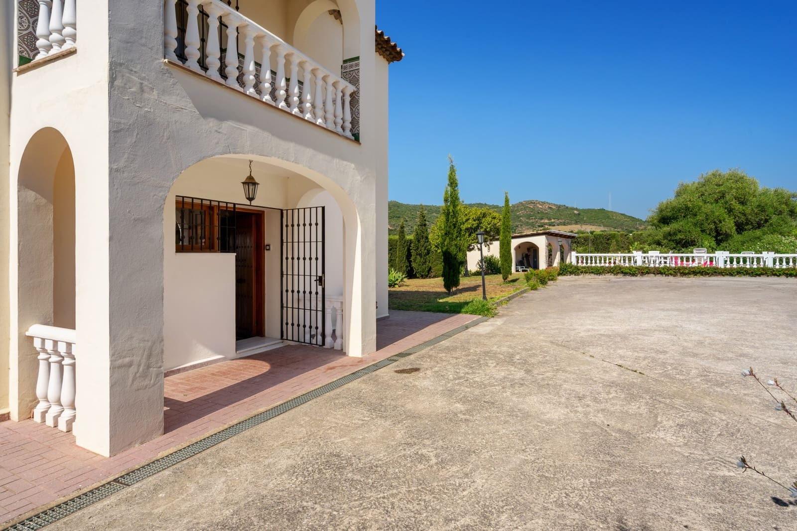 4 soveværelse Villa til salg i Estepona med swimmingpool garage - € 850.000 (Ref: 9953432)