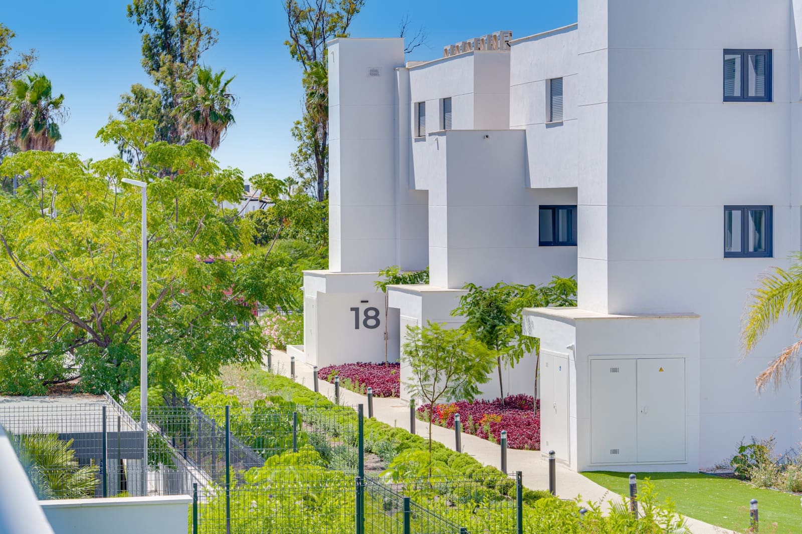 2 soveværelse Lejlighed til salg i Bel-Air med swimmingpool garage - € 440.000 (Ref: 9956216)