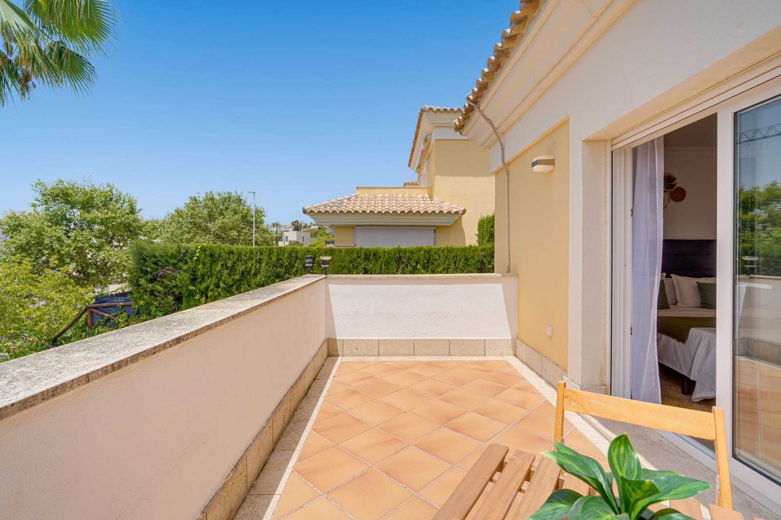 4 bedroom Villa for sale in Marbella with pool garage - € 1,395,000 (Ref: 9966088)
