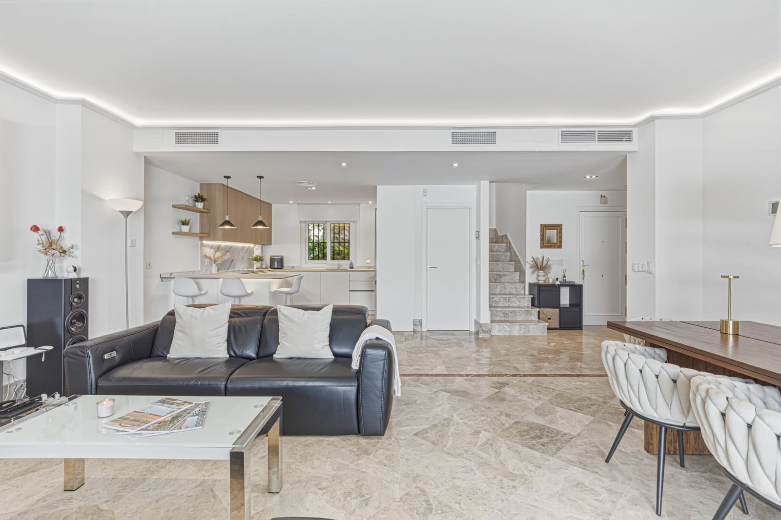 4 bedroom Villa for sale in Marbella with pool garage - € 1,395,000 (Ref: 9966088)