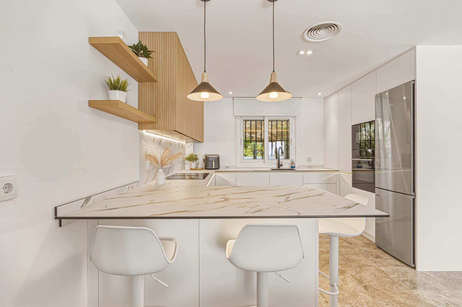 4 bedroom Villa for sale in Marbella with pool garage - € 1,395,000 (Ref: 9966088)