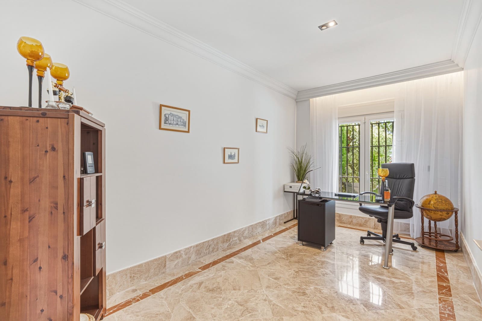 4 bedroom Villa for sale in Marbella with pool garage - € 1,395,000 (Ref: 9966088)