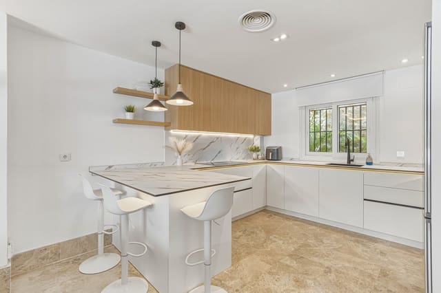 4 chambre Villa/Maison à vendre à Marbella avec piscine garage - 1 395 000 € (Ref: 9966088)