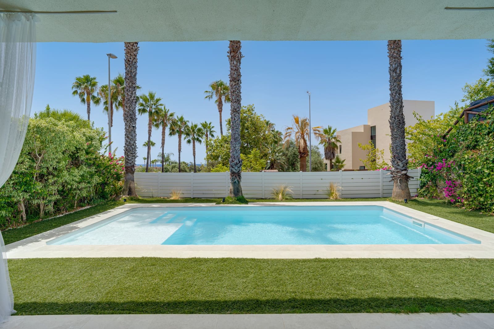 4 bedroom Villa for sale in Marbella with pool garage - € 1,395,000 (Ref: 9966088)