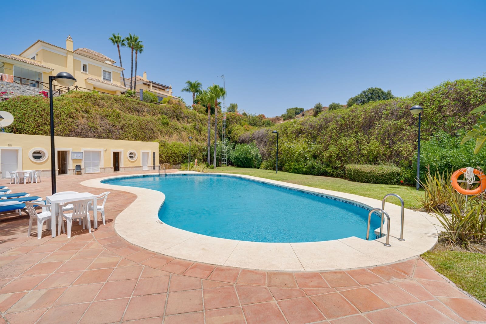 4 bedroom Villa for sale in Marbella with pool garage - € 1,395,000 (Ref: 9966088)