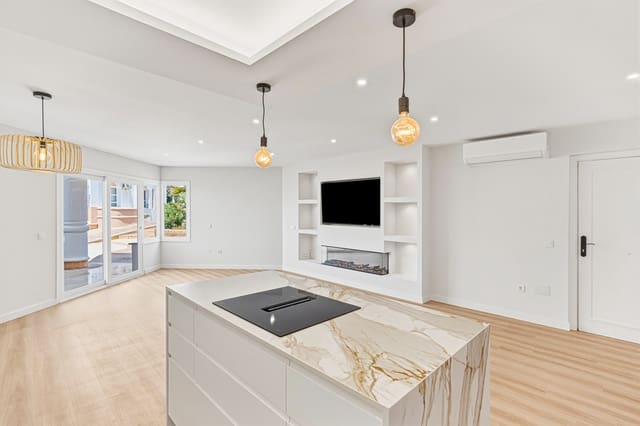 3 soverom Leilighet til salgs i Mijas Costa, Mijas med svømmebasseng - € 435 000 (Ref: 9984323)