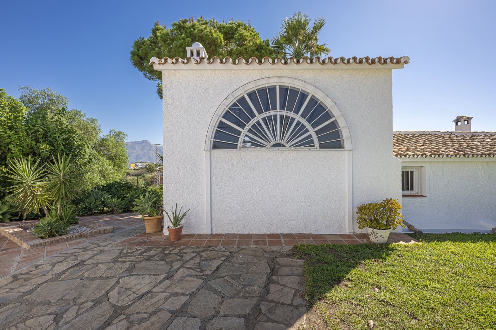 3 Zimmer Villa zu verkaufen in Guadalmina mit Pool Garage - 1.495.000 € (Ref: 9996037)