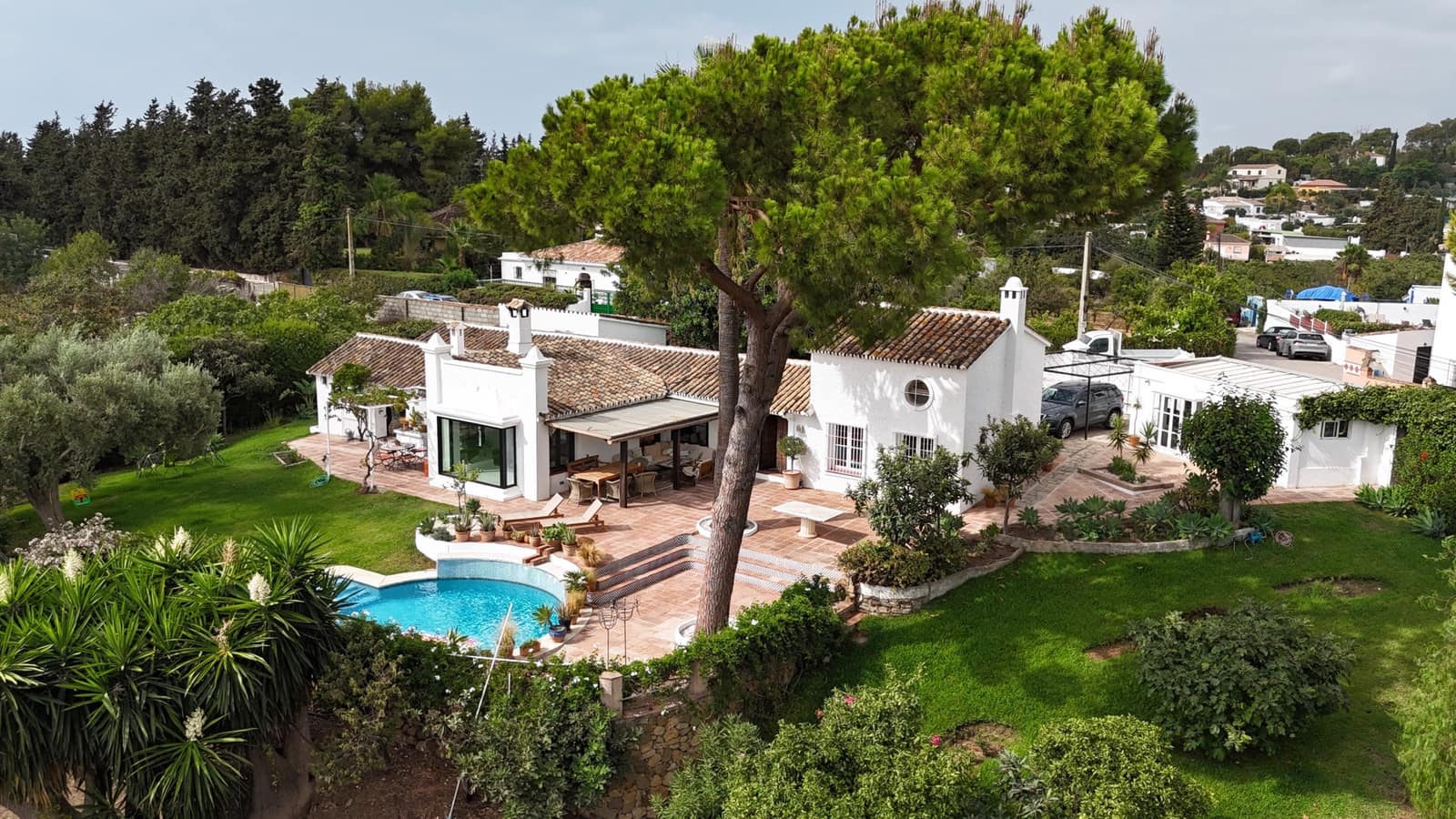 3 Zimmer Villa zu verkaufen in Guadalmina mit Pool Garage - 1.495.000 € (Ref: 9996037)