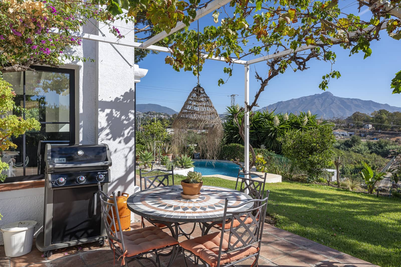 3 Zimmer Villa zu verkaufen in Guadalmina mit Pool Garage - 1.495.000 € (Ref: 9996037)