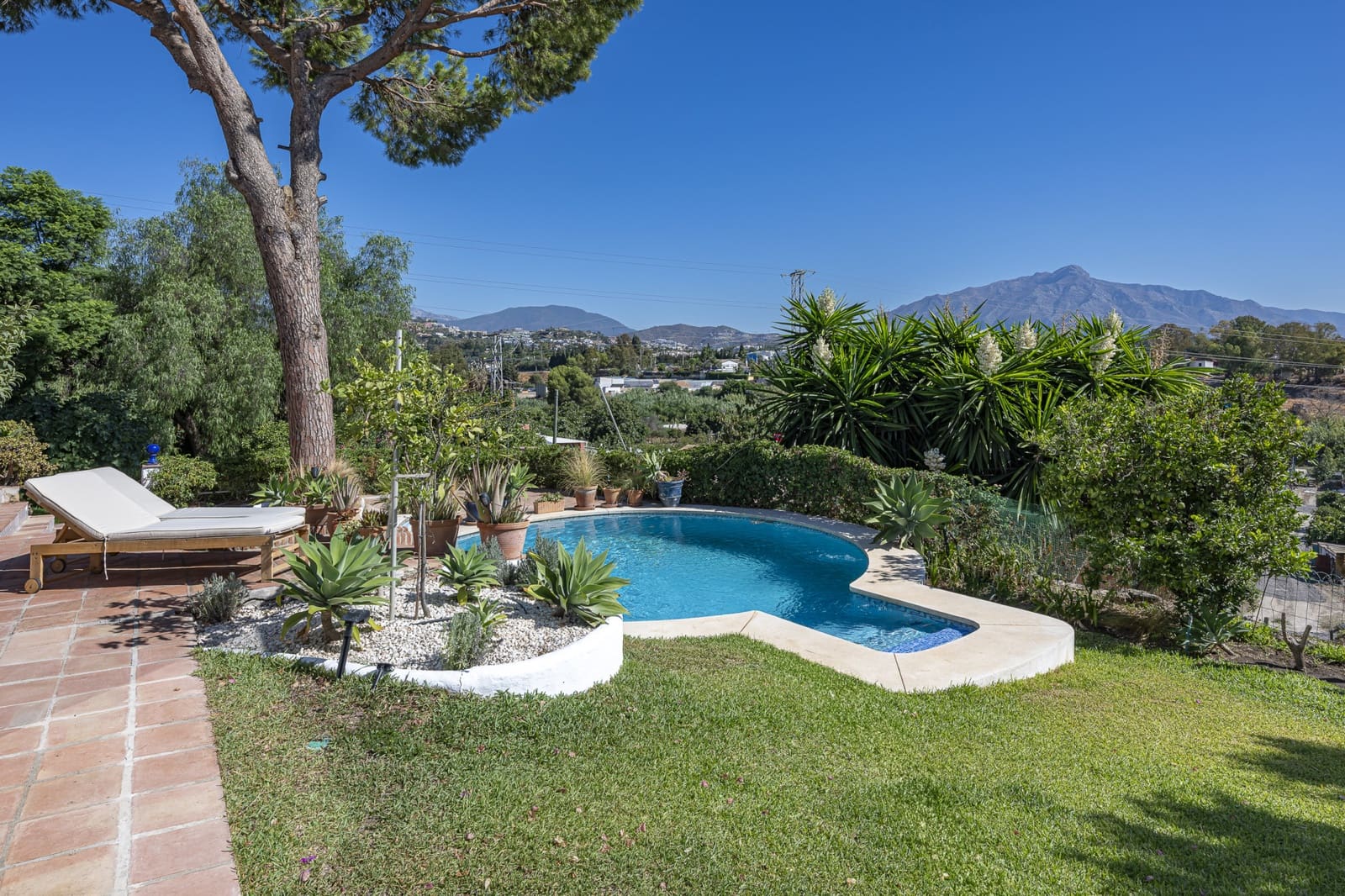 3 Zimmer Villa zu verkaufen in Guadalmina mit Pool Garage - 1.495.000 € (Ref: 9996037)
