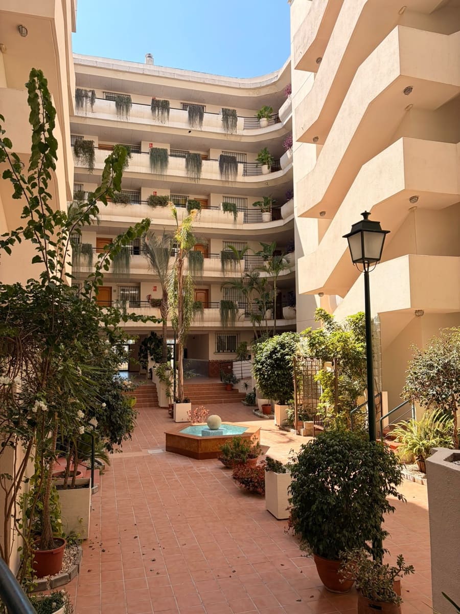 2 Zimmer Apartment zu verkaufen in Guadalmina mit Pool Garage - 465.000 € (Ref: 9998028)
