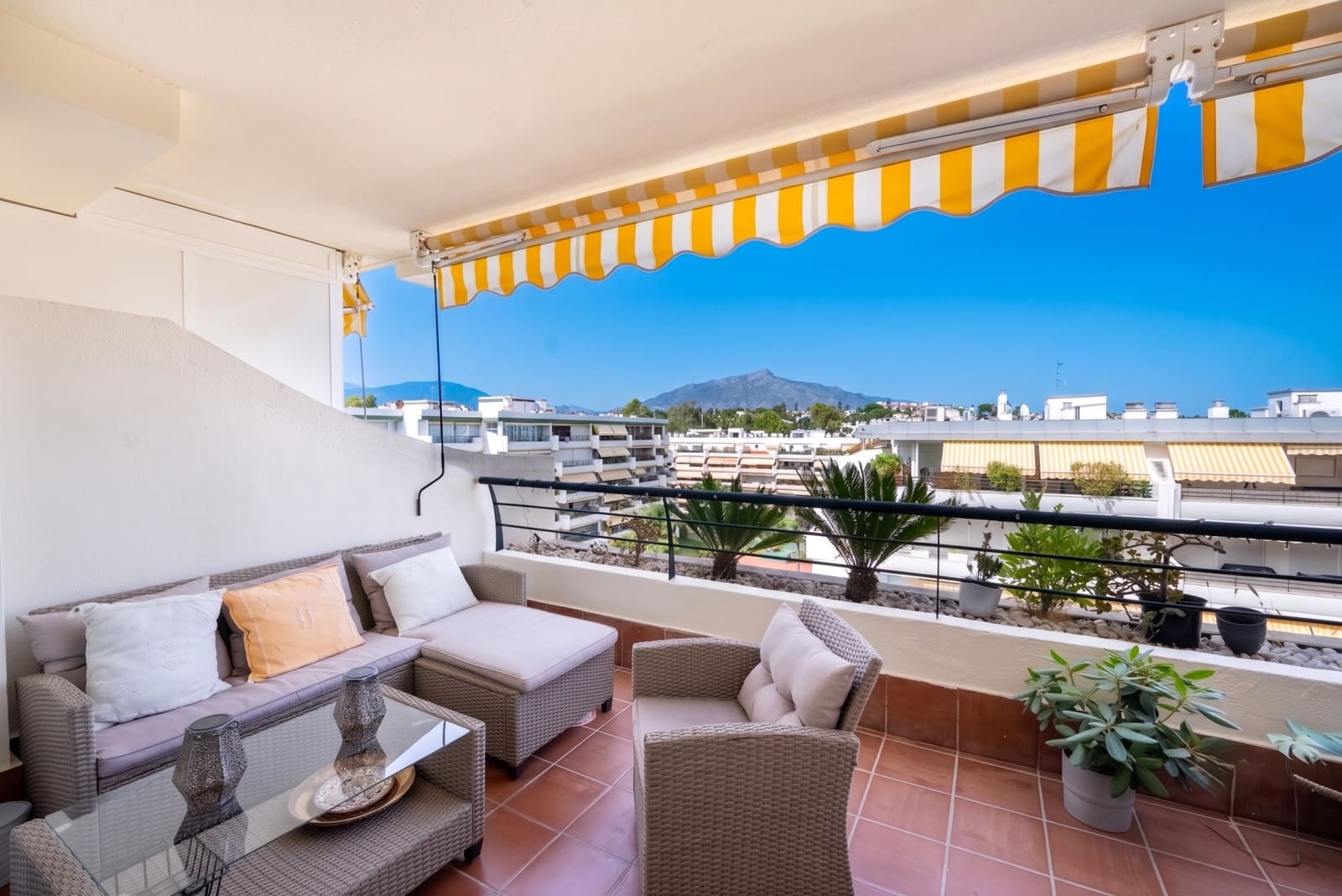2 Zimmer Apartment zu verkaufen in Guadalmina mit Pool Garage - 465.000 € (Ref: 9998028)