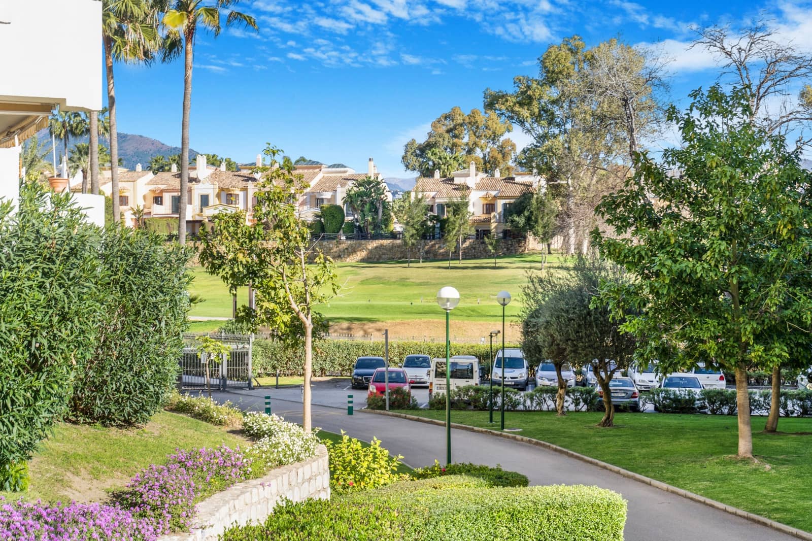 2 Zimmer Apartment zu verkaufen in Guadalmina mit Pool Garage - 465.000 € (Ref: 9998028)