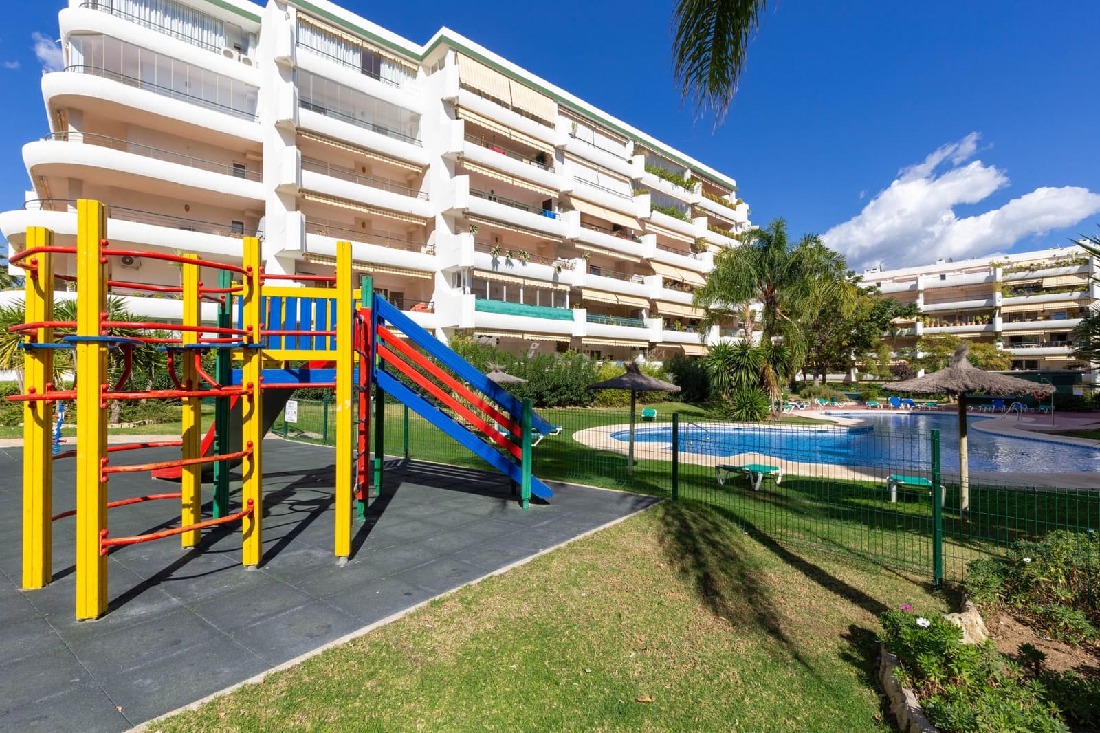 2 Zimmer Apartment zu verkaufen in Guadalmina mit Pool Garage - 465.000 € (Ref: 9998028)