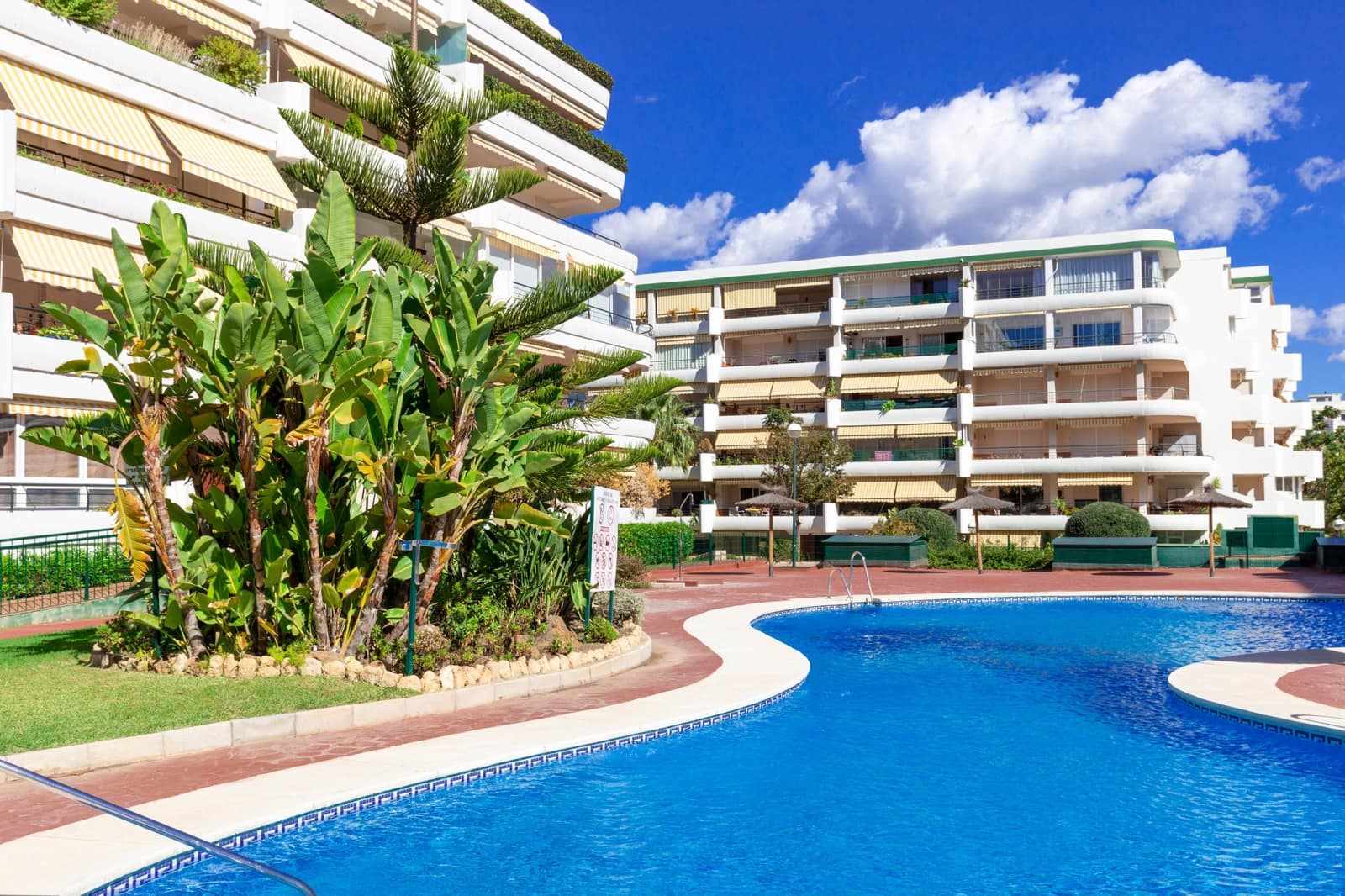2 Zimmer Apartment zu verkaufen in Guadalmina mit Pool Garage - 465.000 € (Ref: 9998028)