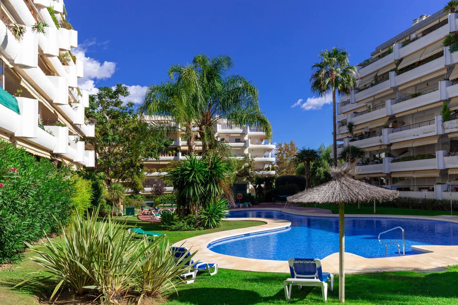 2 Zimmer Apartment zu verkaufen in Guadalmina mit Pool Garage - 465.000 € (Ref: 9998028)
