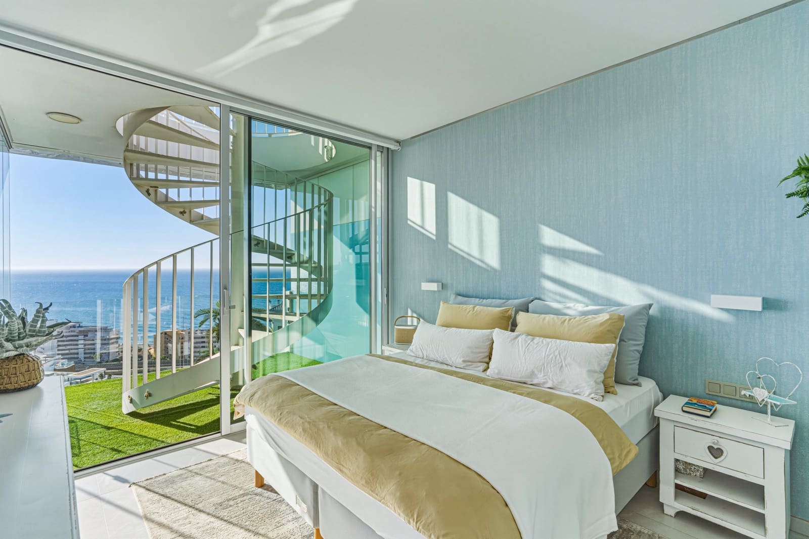 2 soveværelse Penthouse til salg i Fuengirola med swimmingpool garage - € 1.180.000 (Ref: 9999159)