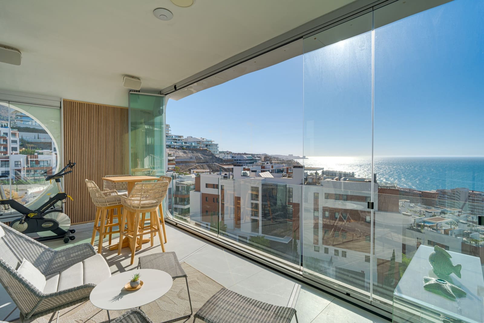 2 soveværelse Penthouse til salg i Fuengirola med swimmingpool garage - € 1.180.000 (Ref: 9999159)