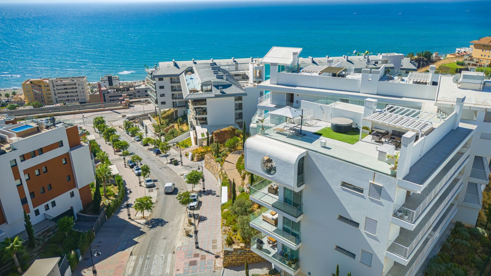 2 soveværelse Penthouse til salg i Fuengirola med swimmingpool garage - € 1.180.000 (Ref: 9999159)