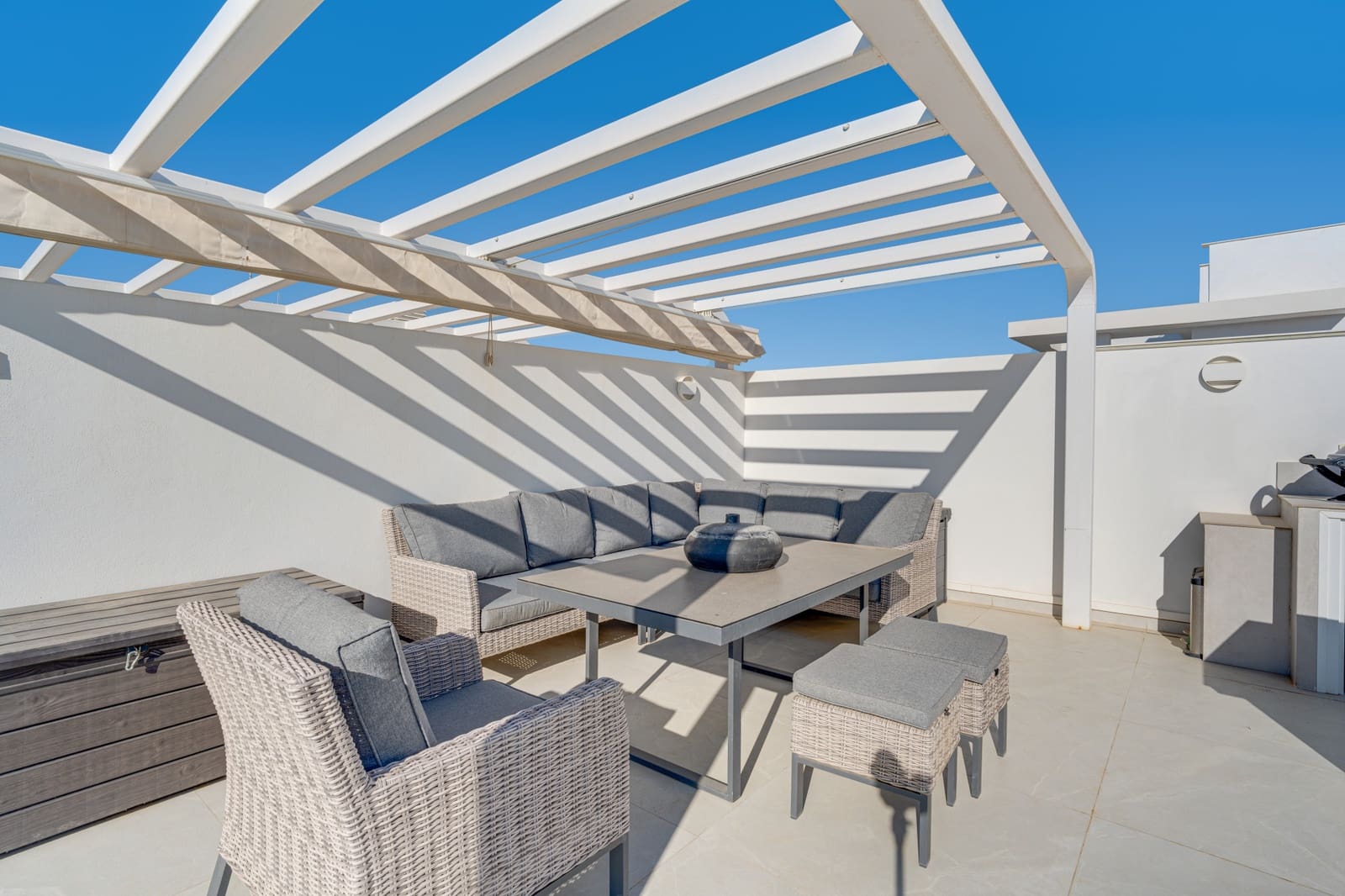 2 soveværelse Penthouse til salg i Fuengirola med swimmingpool garage - € 1.180.000 (Ref: 9999159)
