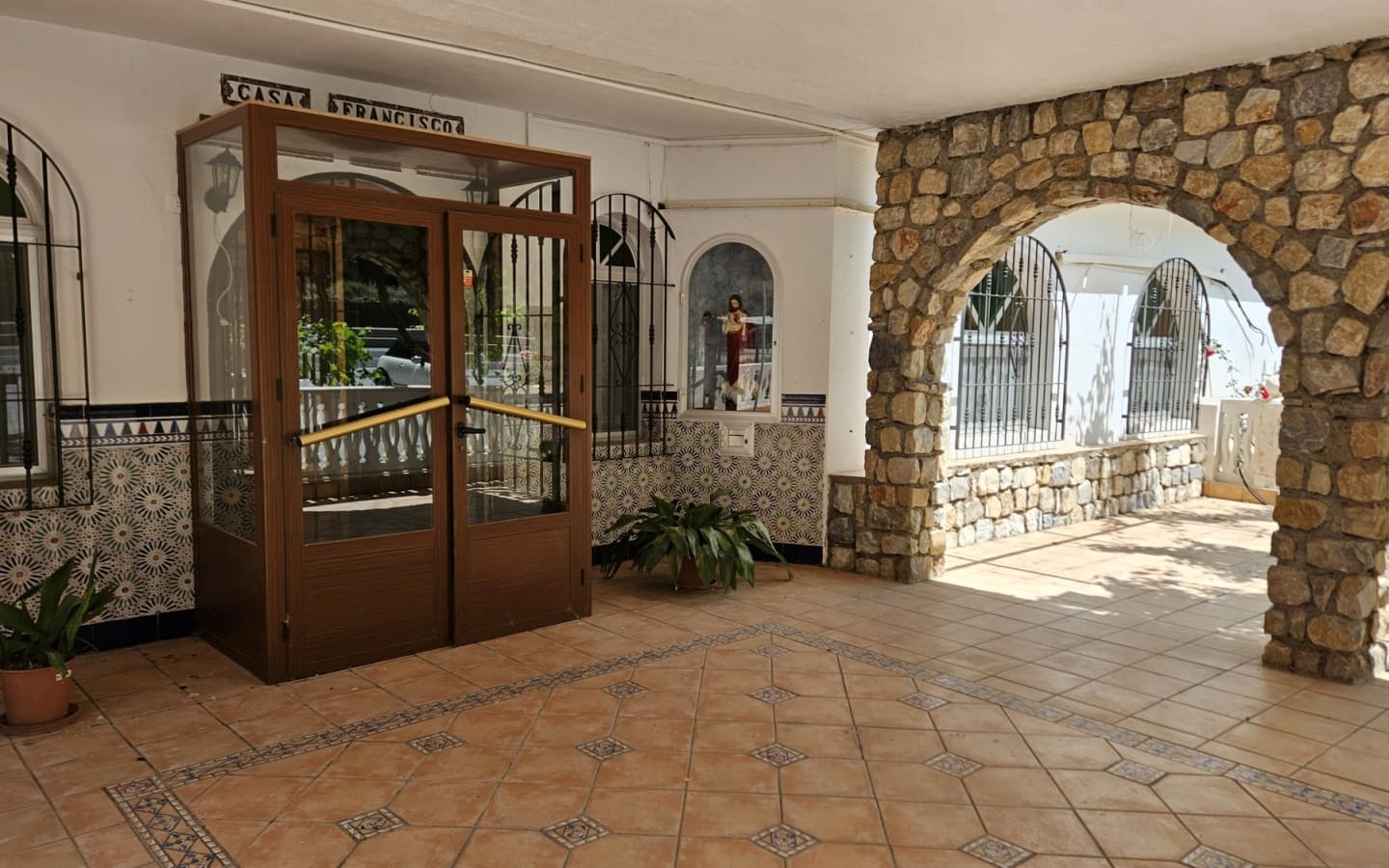 5 soveværelse Virksomhed til salg i Velez de Benaudalla med swimmingpool garage - € 600.000 (Ref: 4914817)