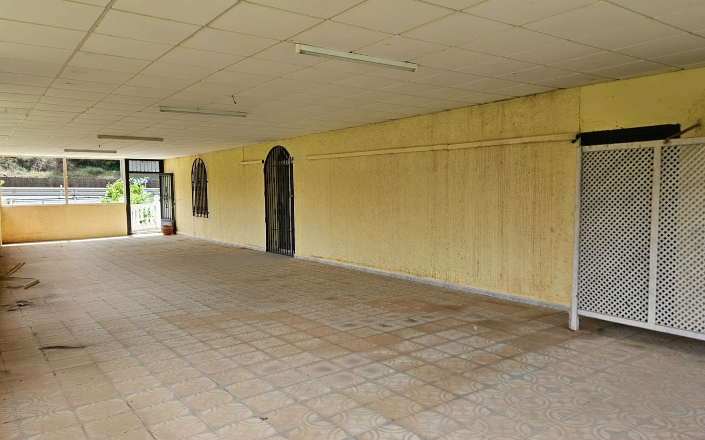 5 soveværelse Virksomhed til salg i Velez de Benaudalla med swimmingpool garage - € 600.000 (Ref: 4914817)