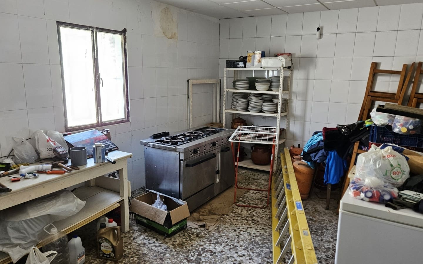 5 soveværelse Virksomhed til salg i Velez de Benaudalla med swimmingpool garage - € 600.000 (Ref: 4914817)