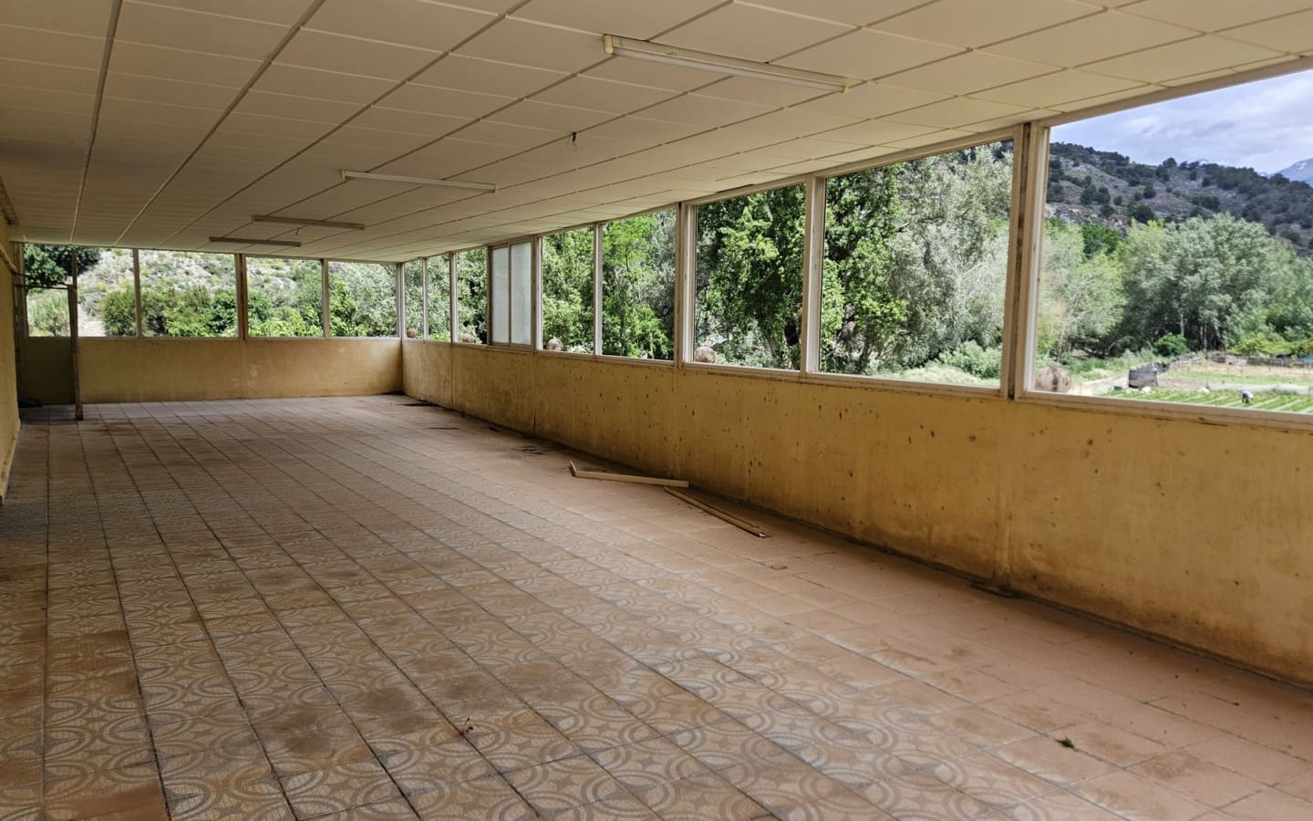 5 soveværelse Virksomhed til salg i Velez de Benaudalla med swimmingpool garage - € 600.000 (Ref: 4914817)