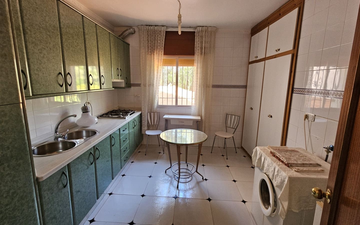 5 soveværelse Virksomhed til salg i Velez de Benaudalla med swimmingpool garage - € 600.000 (Ref: 4914817)