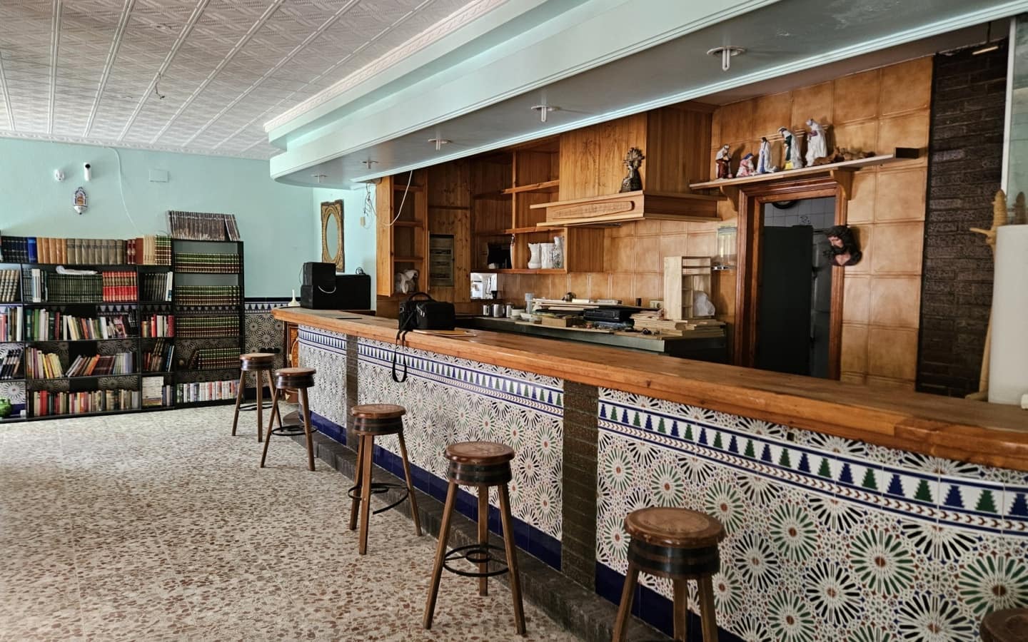 5 soveværelse Virksomhed til salg i Velez de Benaudalla med swimmingpool garage - € 600.000 (Ref: 4914817)