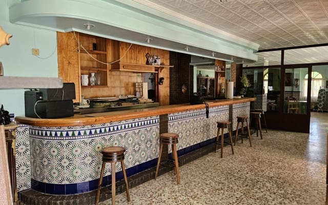 5 soveværelse Virksomhed til salg i Vélez de Benaudalla med swimmingpool garage - € 600.000 (Ref: 4914817)