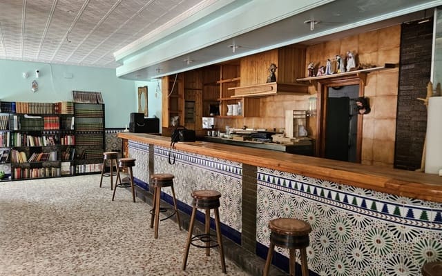 5 soveværelse Virksomhed til salg i Vélez de Benaudalla med swimmingpool garage - € 600.000 (Ref: 4914817)