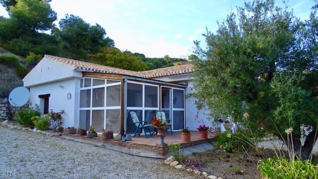 3 soveværelse Finca/Landehus til salg i Los Guajares med swimmingpool garage - € 330.000 (Ref: 5167460)