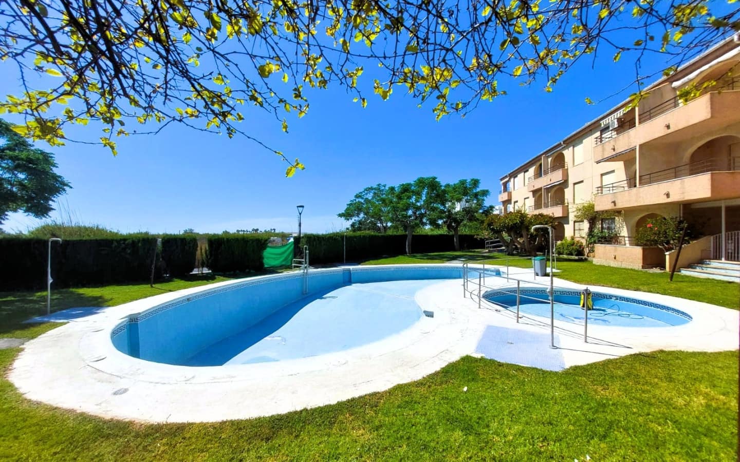 2 bedroom Flat for sale in Salobrena with garage - € 250,000 (Ref: 5176011)