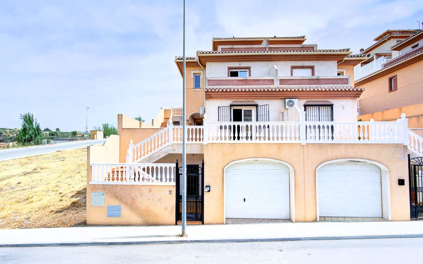 3 bedroom Villa for sale in Peligros with garage - € 310,000 (Ref: 5176014)