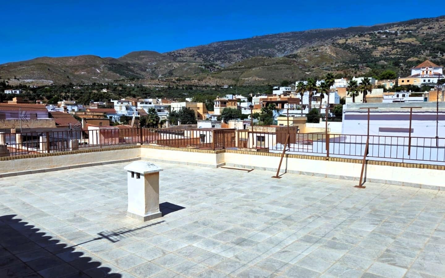 4 soveværelse Lejlighed til salg i Orgiva - € 130.000 (Ref: 5467267)