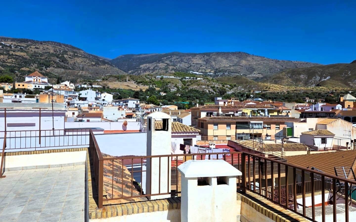 4 soveværelse Lejlighed til salg i Orgiva - € 130.000 (Ref: 5467267)