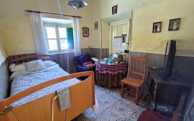 4 bedroom Townhouse for sale in Orgiva - € 70,000 (Ref: 5691330)